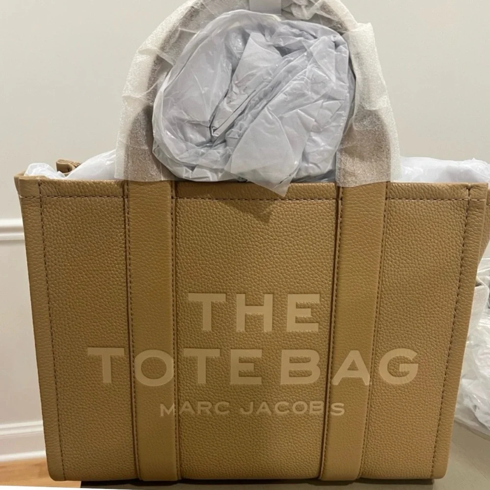 Marc Jacobs Medium Tote Bag (Camel) - Picture 2 of 10
